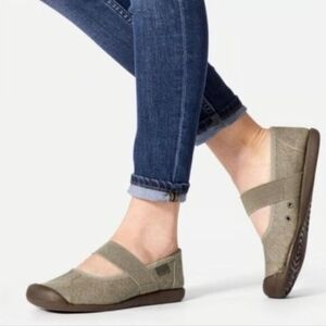 KEENSienna Canvas Mary Jane Shoe - Women's Sz.8.5